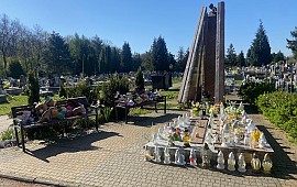Hortiterapia - sadzenie roślin - Miejsce Pamięci dzieci Utraconych w Tarnowie
